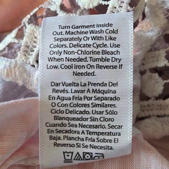 Size Medium (8/10) Time & Tru Brightly Colored V-Neck Short Sleeve Sequined Pull - Picture 10 of 10